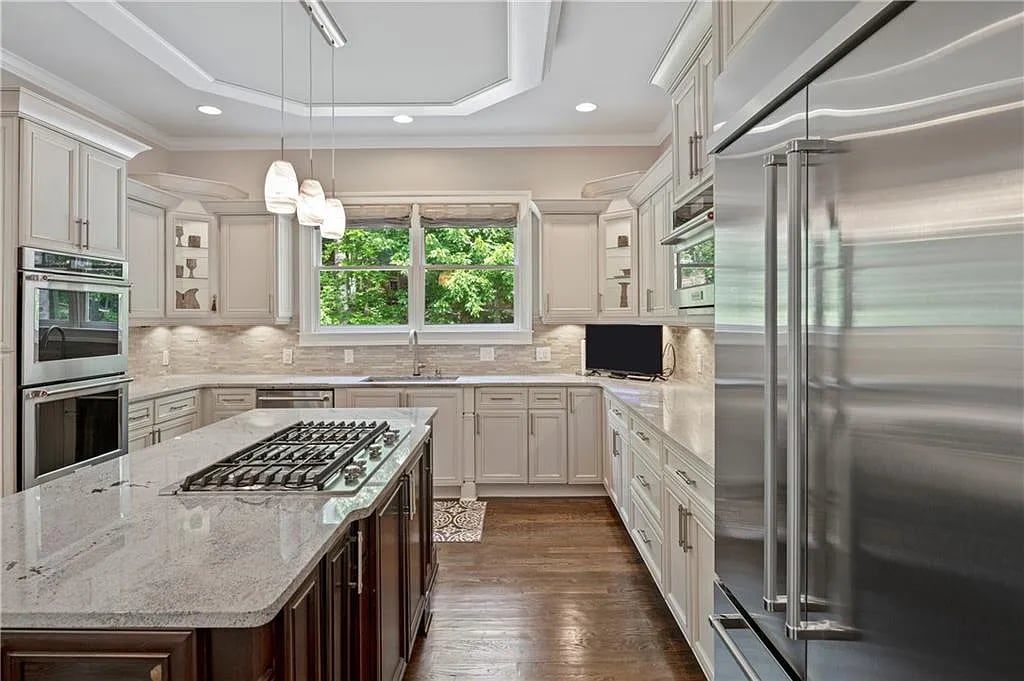 1555 Northcliff Trce