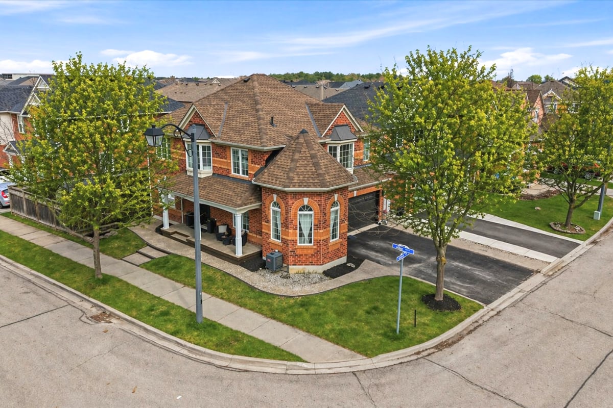 CORNER DETACHED