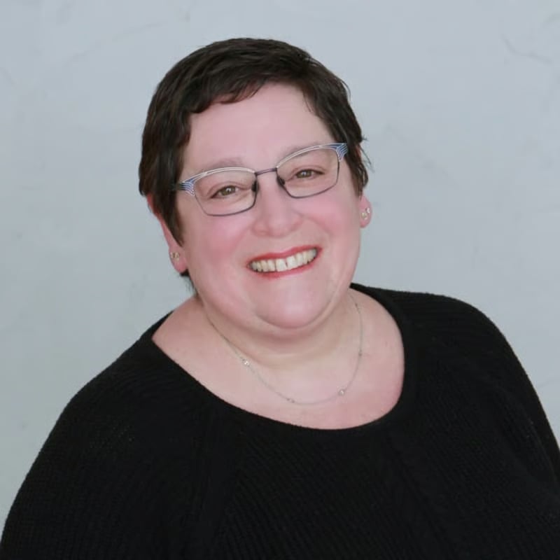Marni Fischer Berkeley, CA Real Estate Agent Headshot