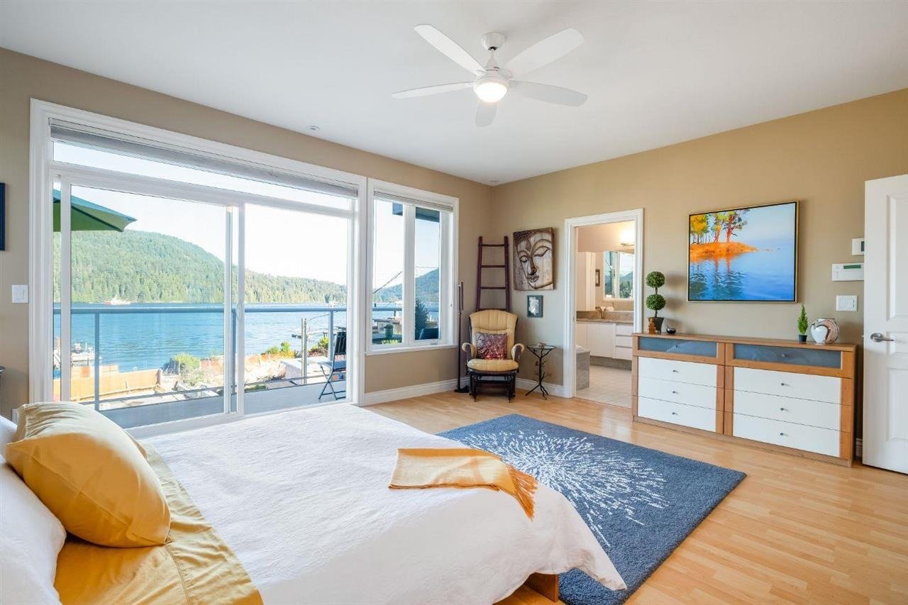 386 Beachview Dr