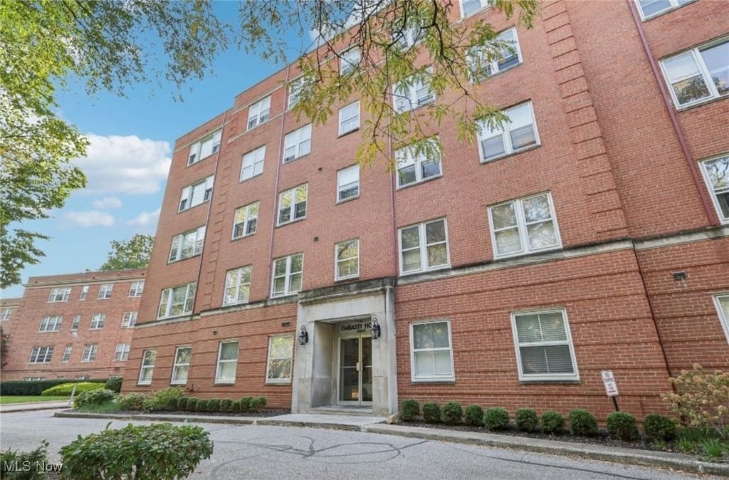 2560 N Moreland Blvd #205