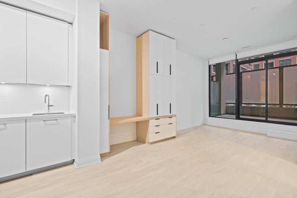 33 Frederick Todd Way 217, Toronto C11 Unit: 217