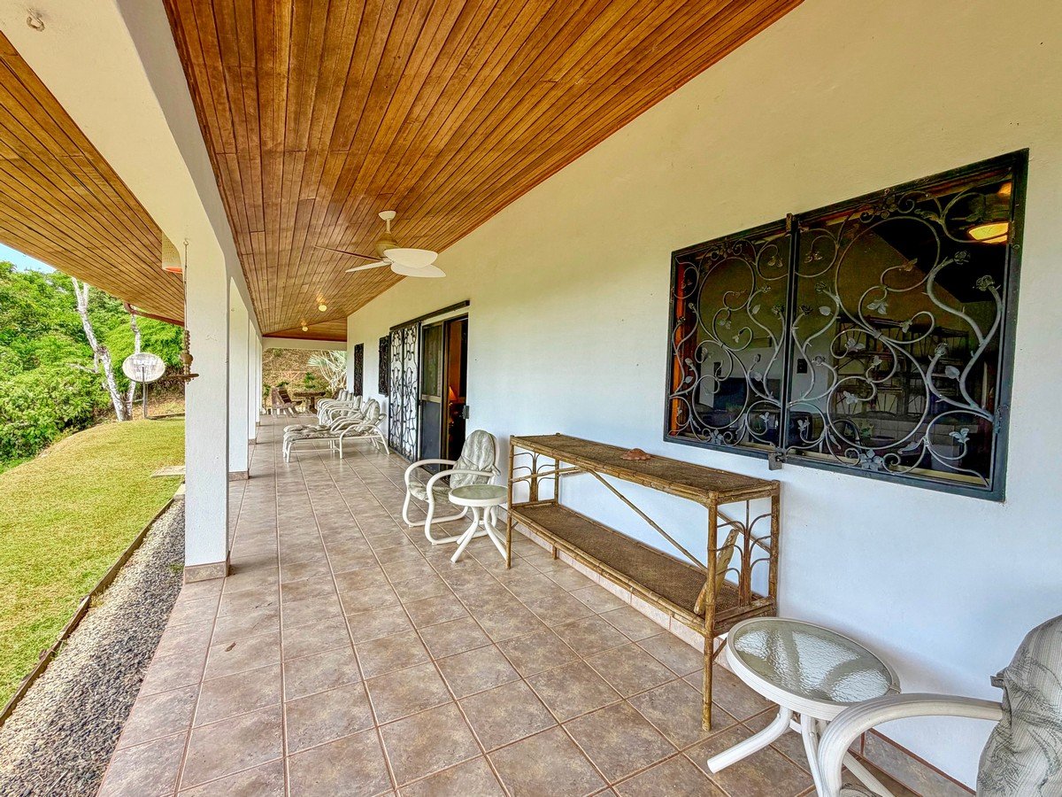 3.64 ACRES – 3 Bedroom Home With Expansive Ocean Views, Multiple Areas to Build, Public Road With Commercial Potential, 10min to the Beach!!