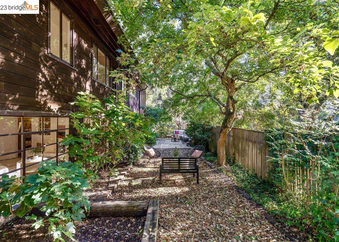 11 Conrad Ct