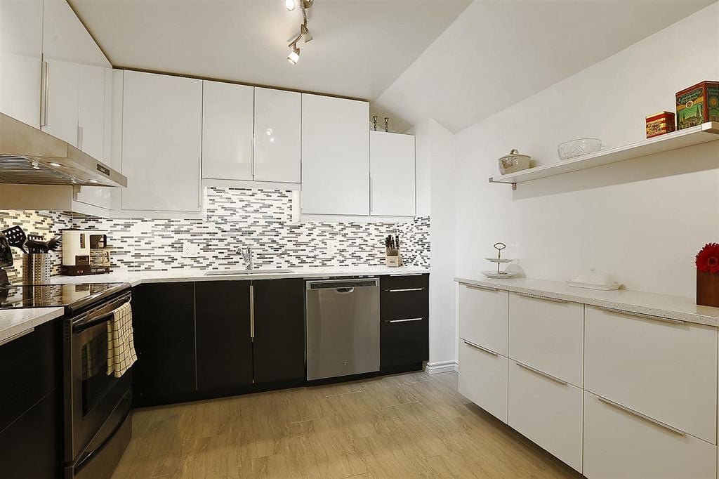 53 W 15th Ave