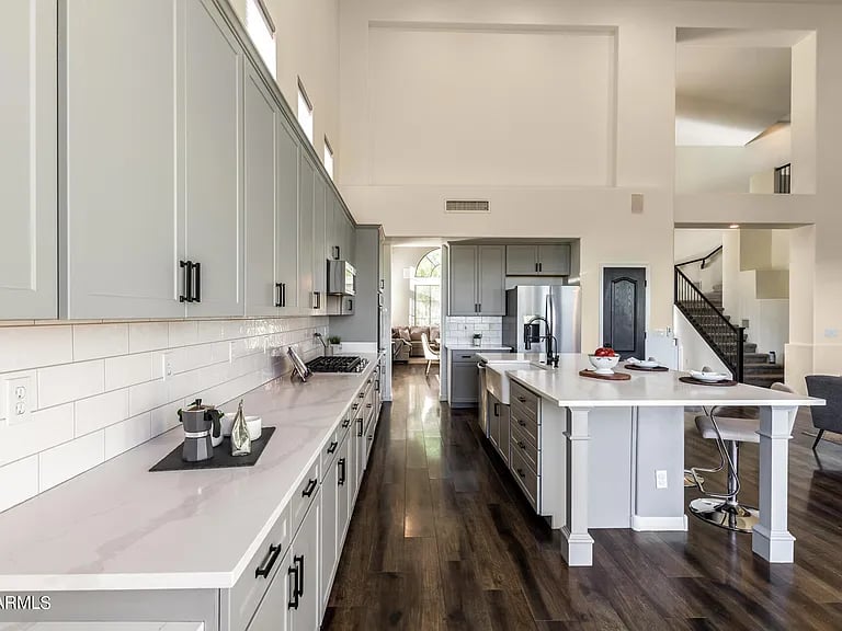 2827 W Adventure Dr