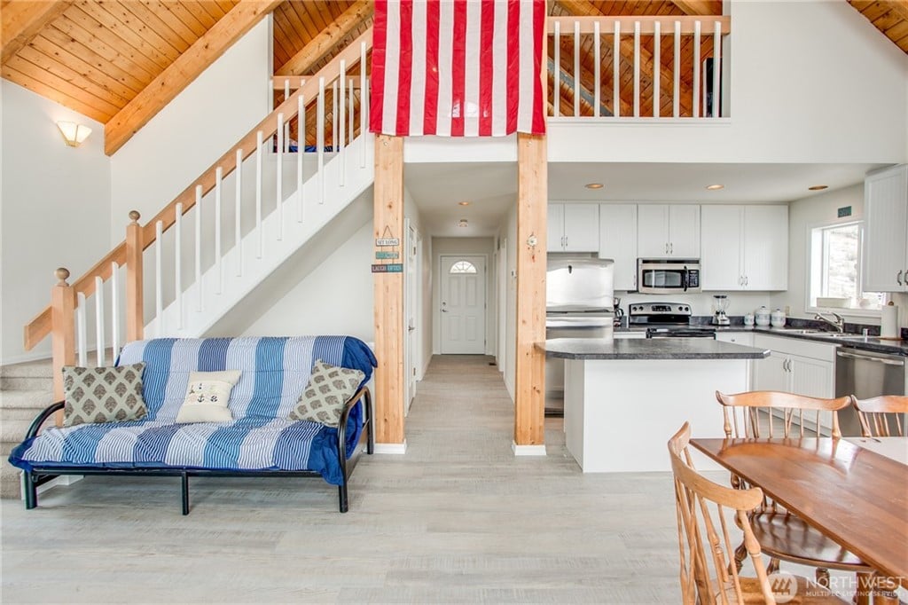 207 Riviera Dr