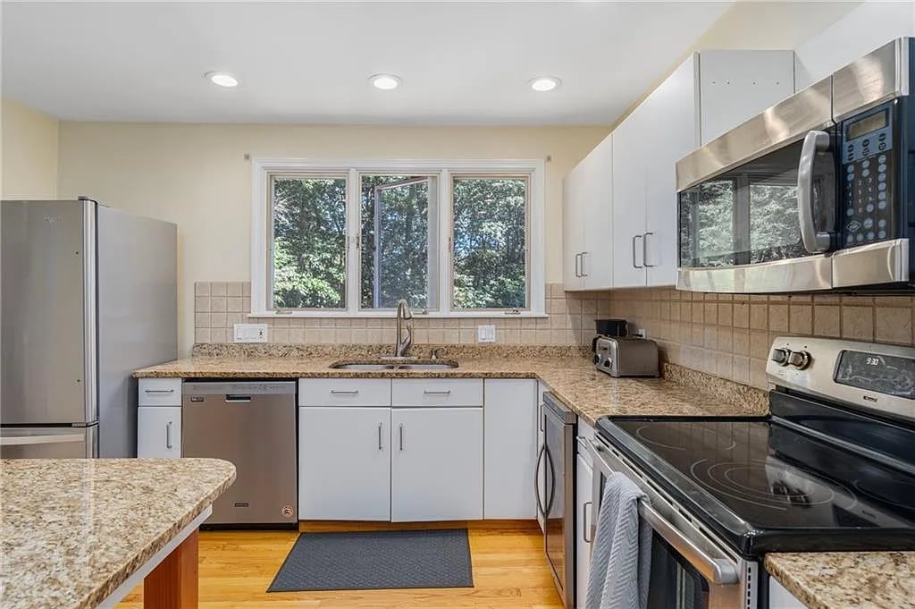 15 Beacon Hill Dr