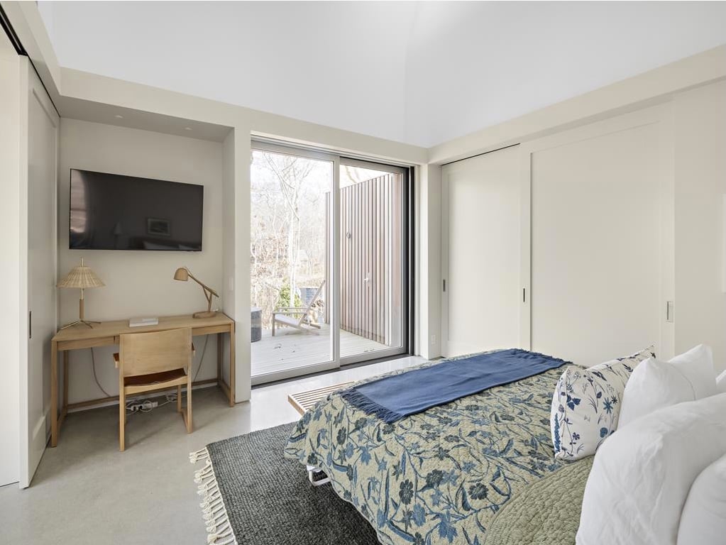 30 Longview Rd