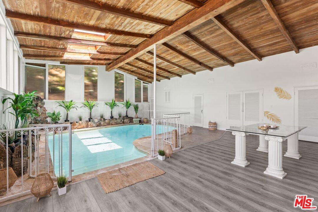 Monarch Pavilion, Beverly Grove Dr, 90210