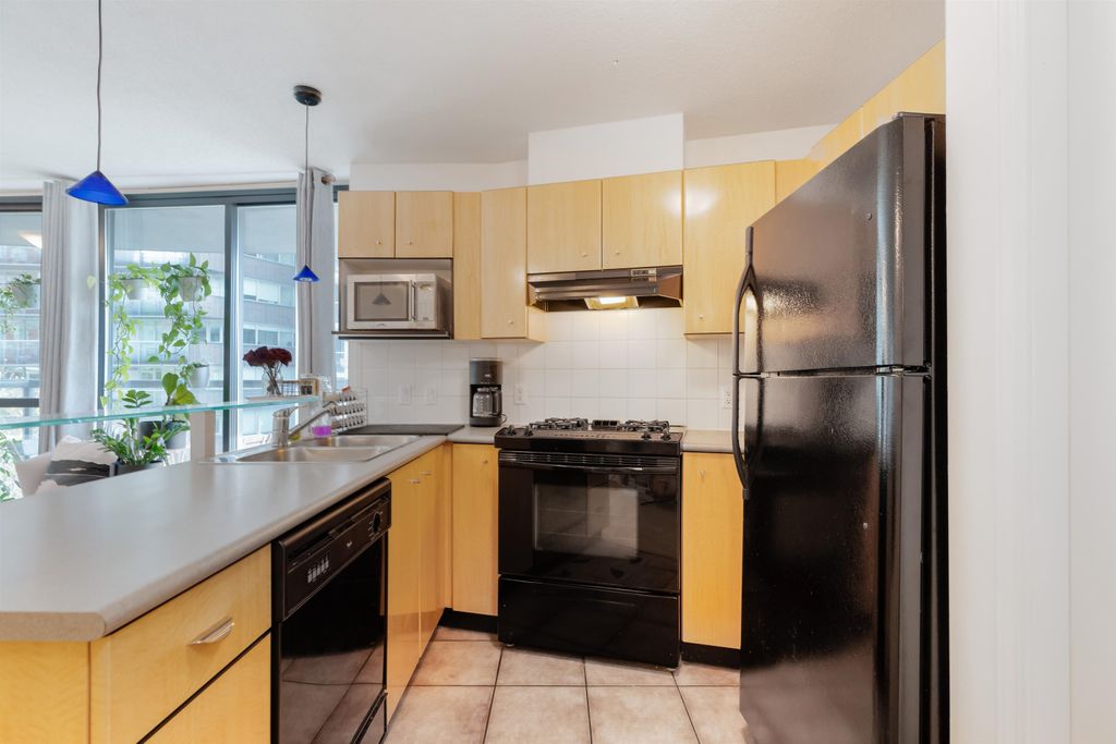 501 Pacific St, #402