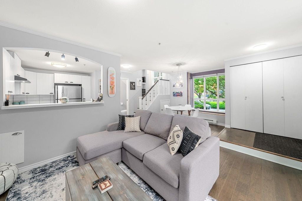 995 Lynn Valley Rd, #3