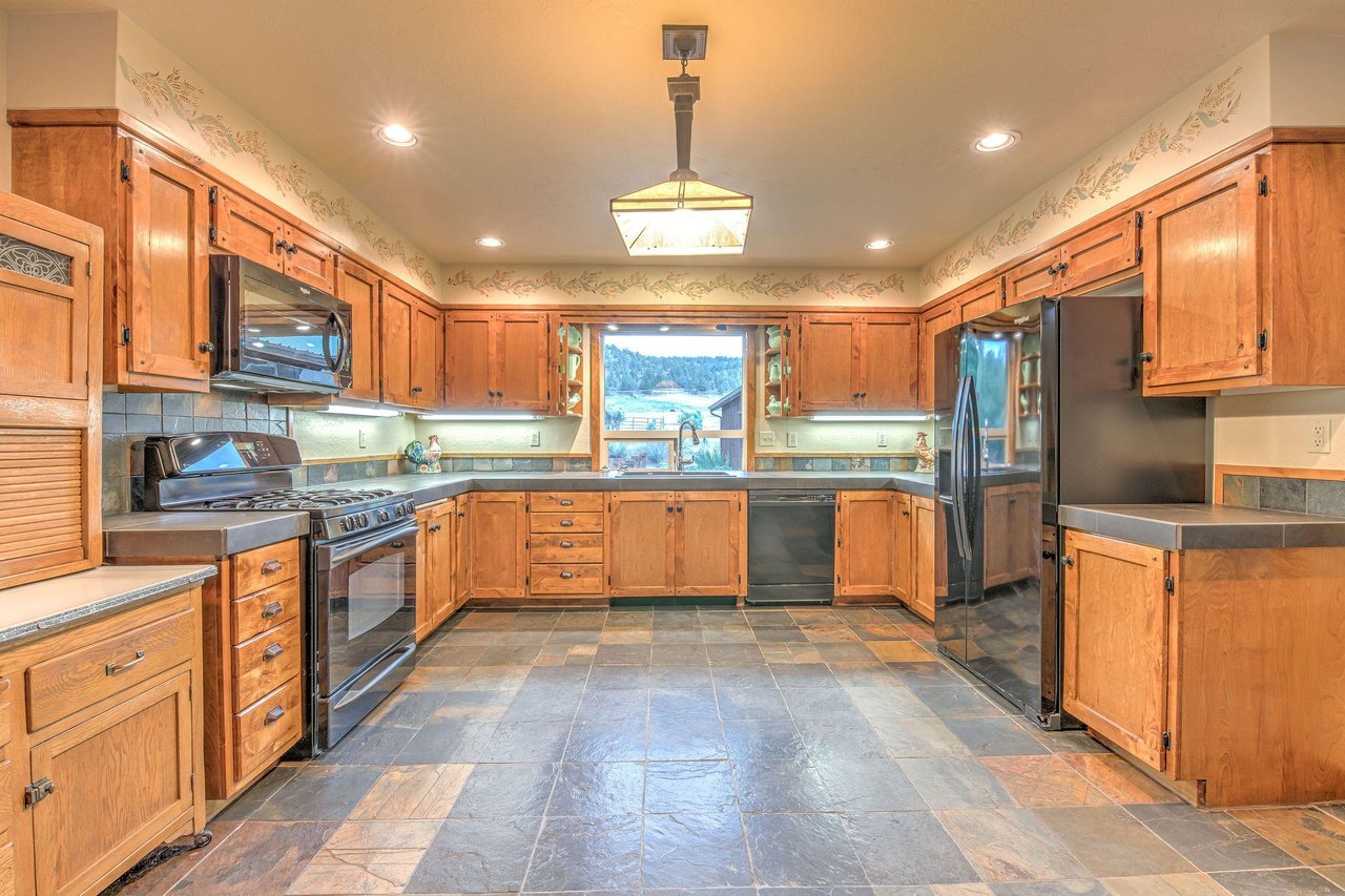 8899 NW Campbell Ranch Rd