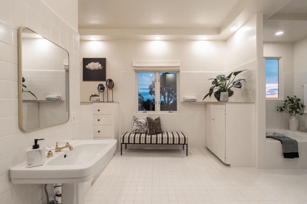 654 Bonair Place
