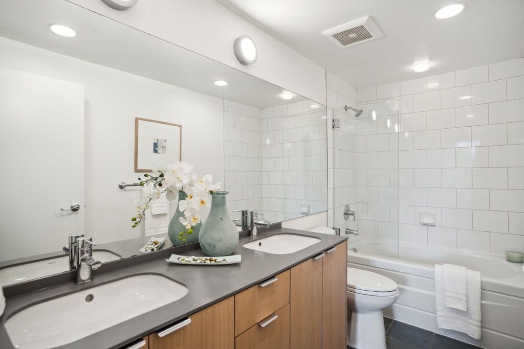 1478 W Hastings St, #400