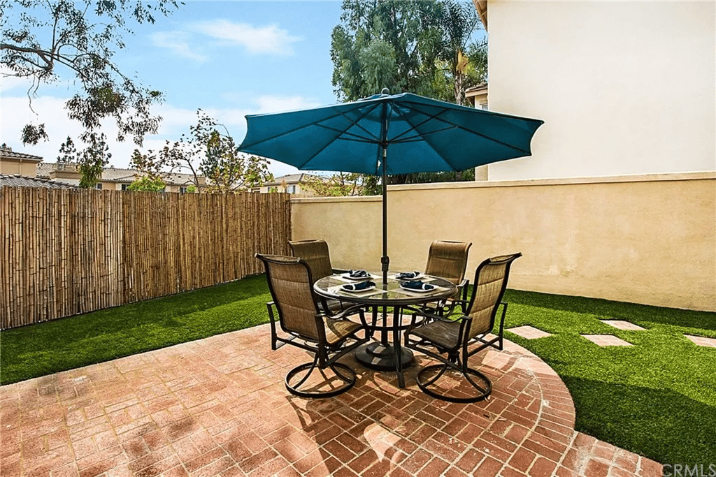 223 Seacountry Ln