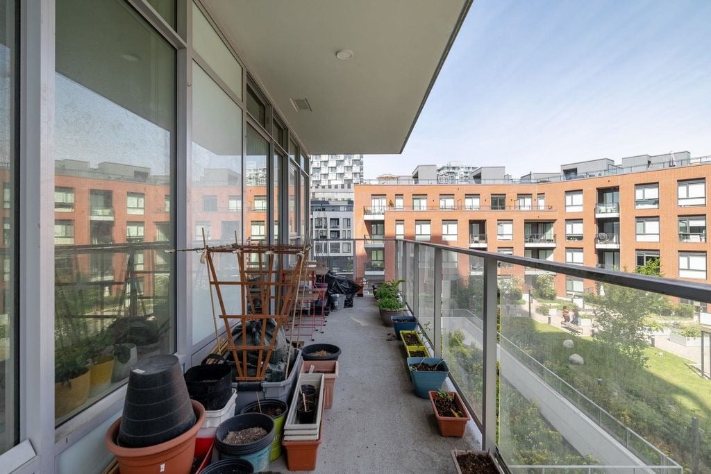 3581 E Kent Ave N, #401
