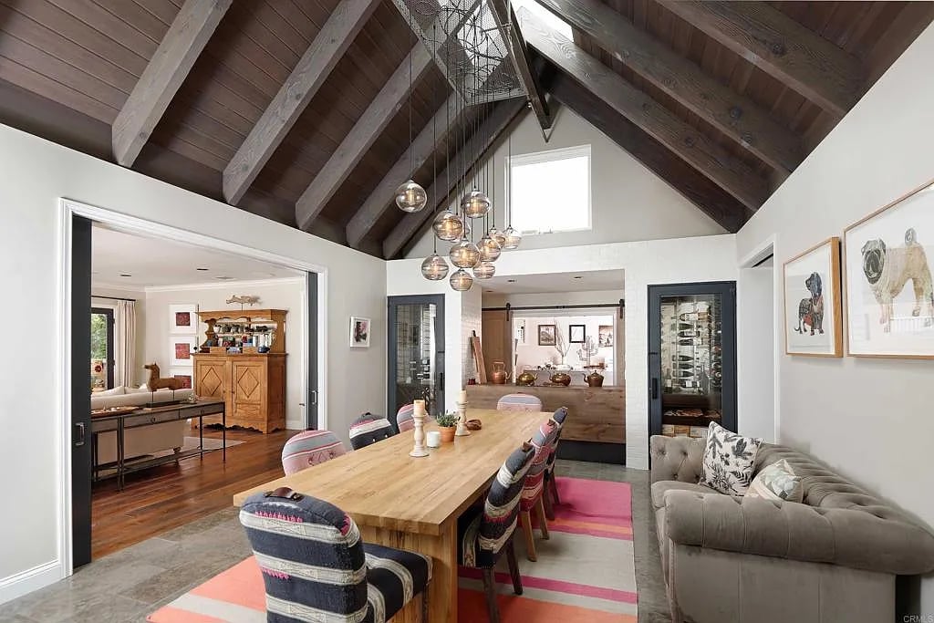 6121 Vista De La Mesa