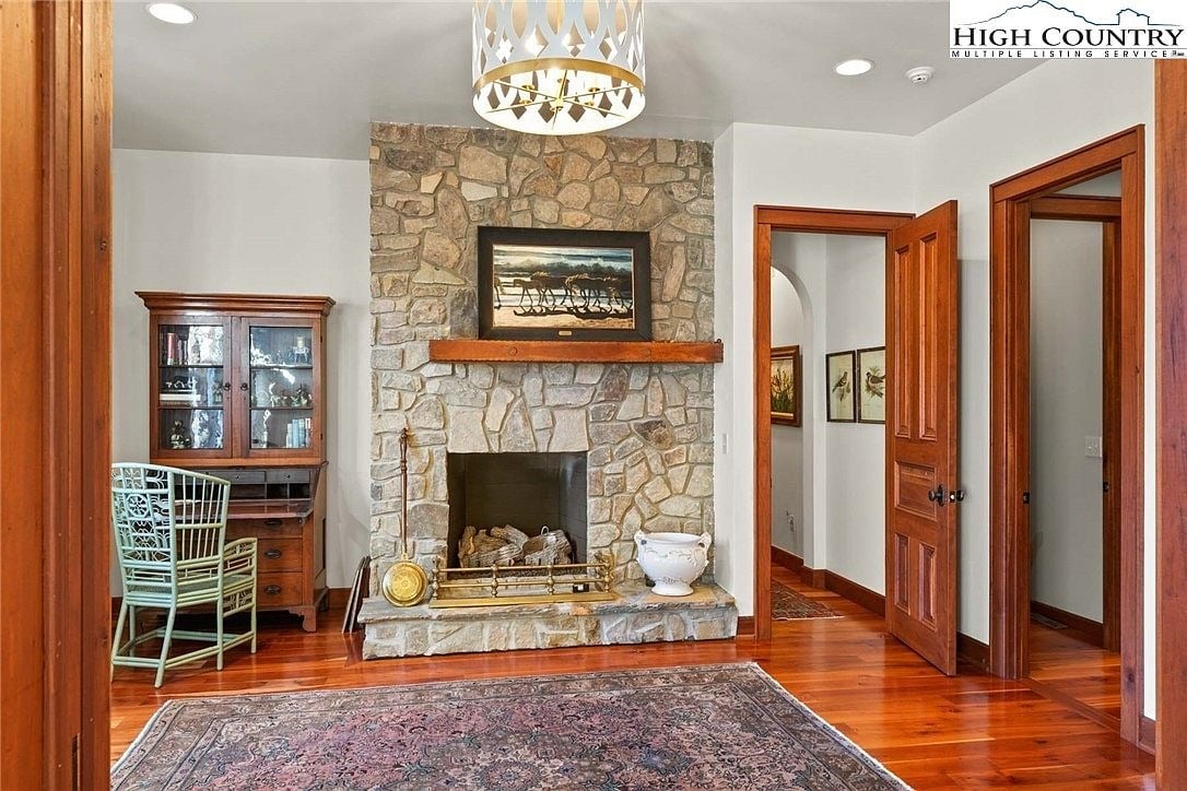 104 Ridge Dr