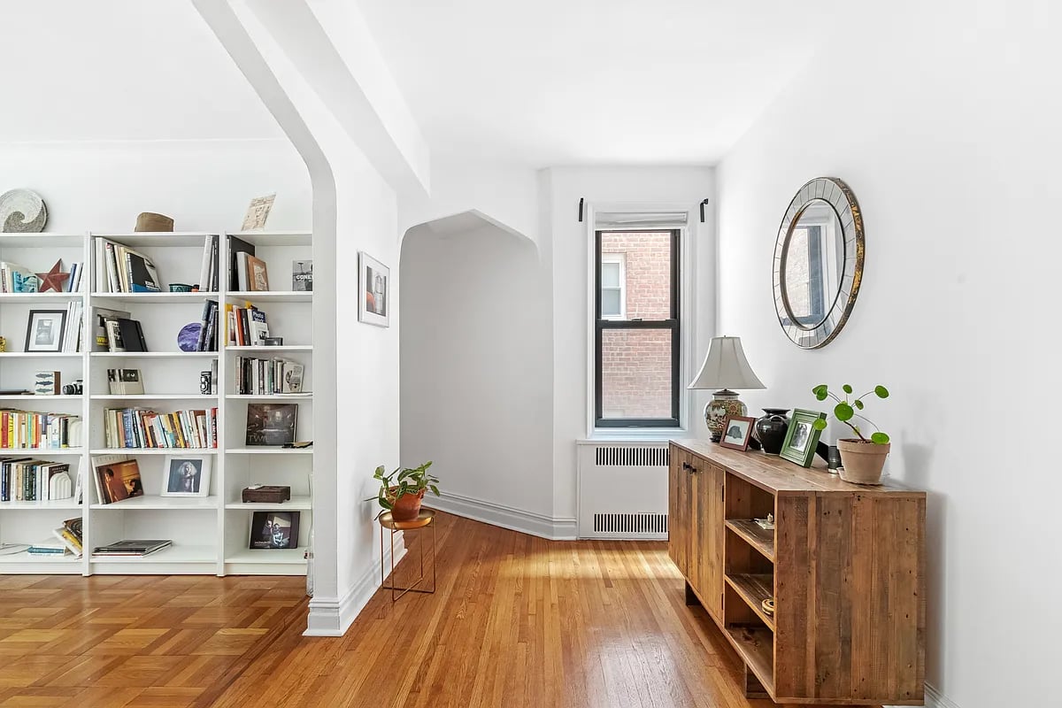 385 Argyle Rd #3B