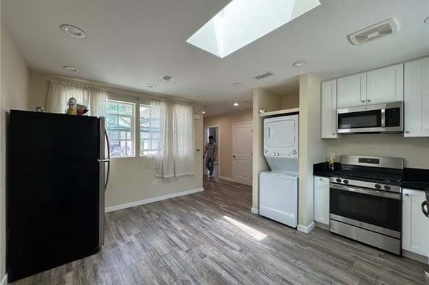 434 N Beachwood Dr