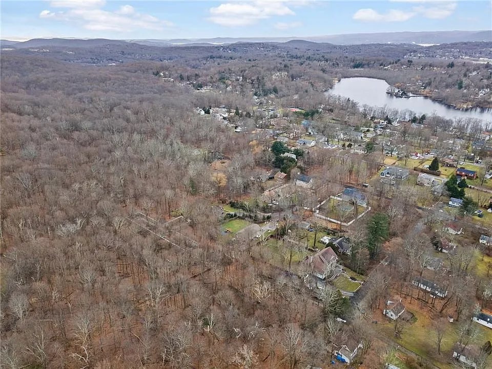 1379 Christine Rd