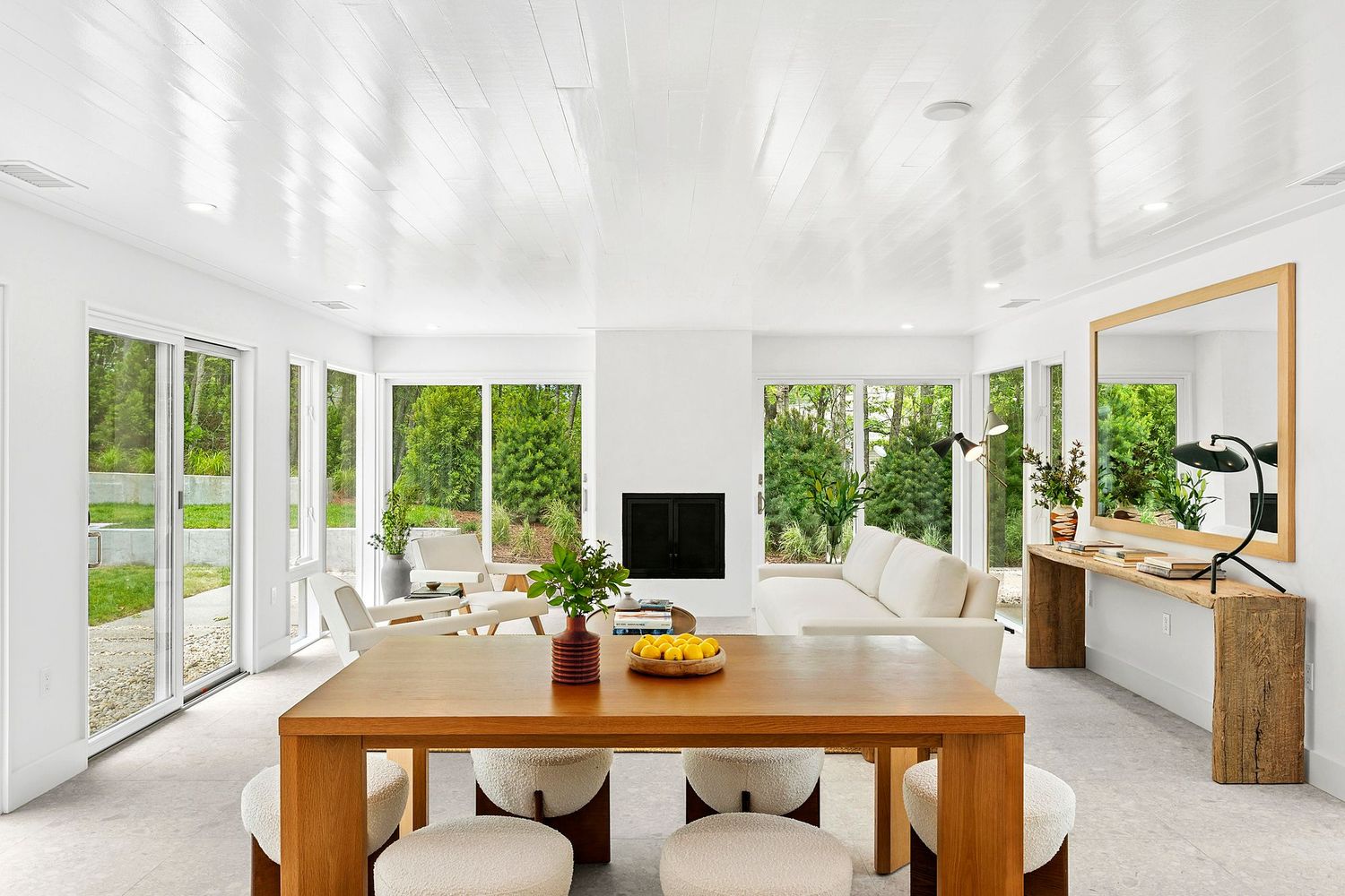 Whitecrest: Mid-Century Modern, Gut-Renovated and Gorgeous