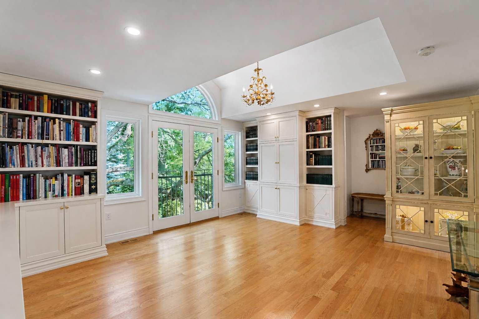 5052 Lakeshore Road, Burlington
