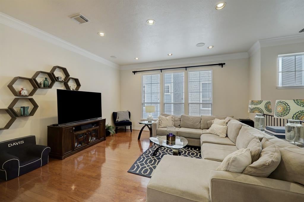 1644 W 13th St