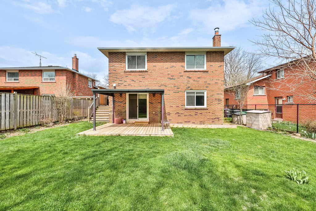 2500 Poplar Cres
