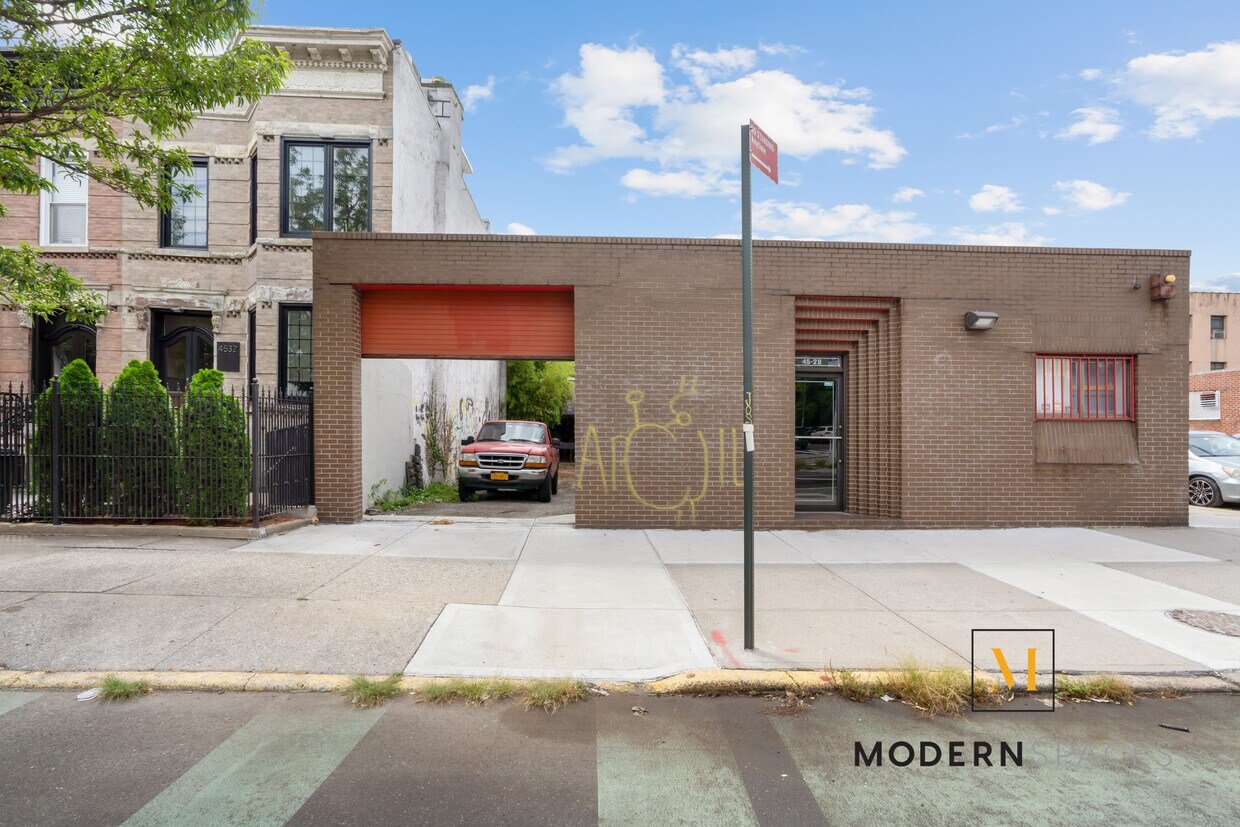 45-28 11th St, Long Island City, NY 11101