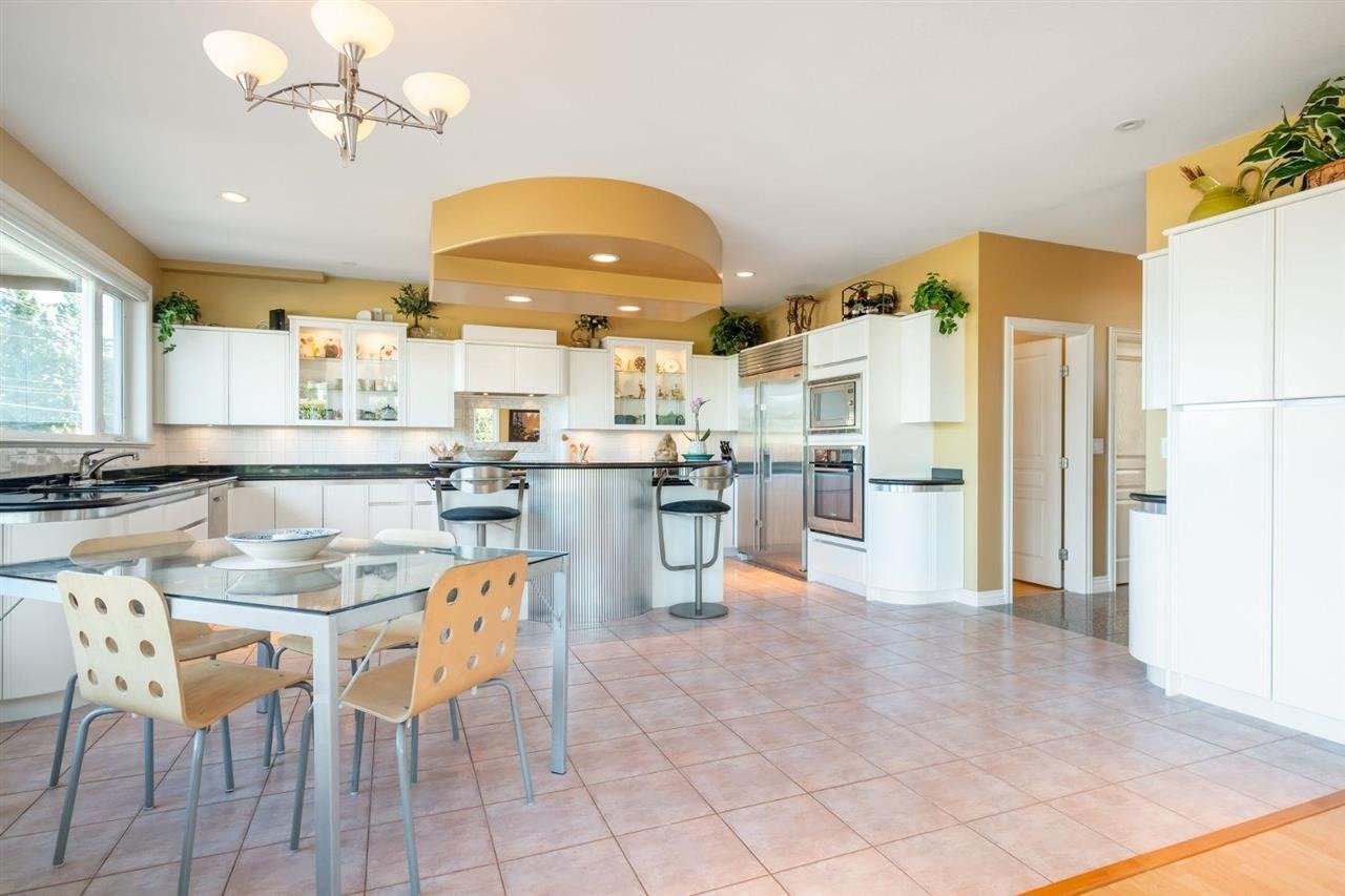 386 Beachview Dr