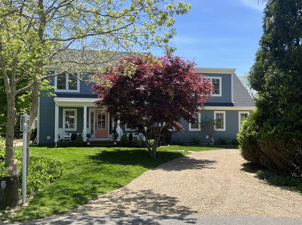 6 Schoolhouse Ln