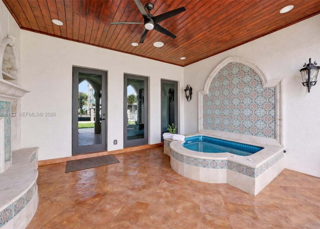 628 Coral Way