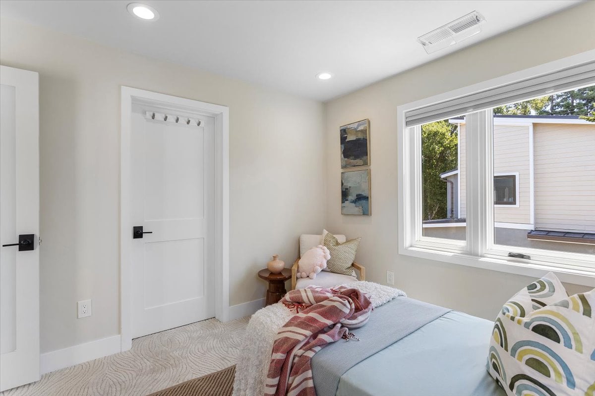 1002 Middle Avenue