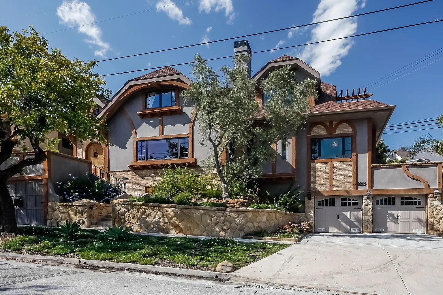 1604 Loma St