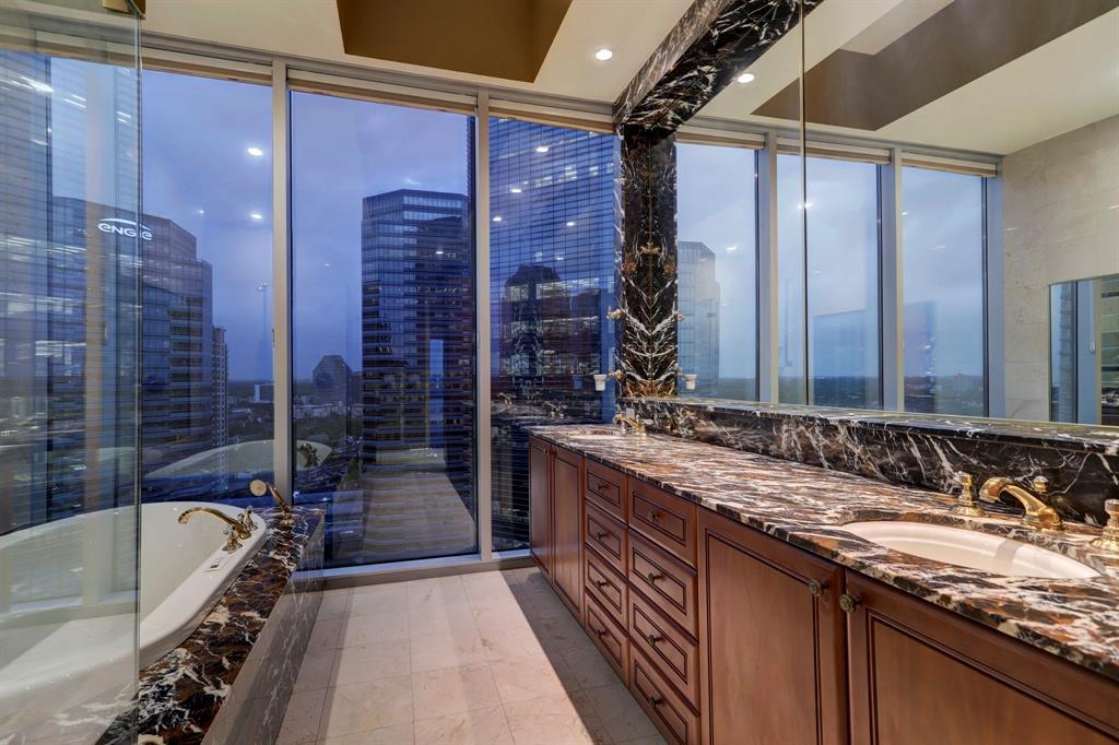 1600 Post Oak Blvd #1902