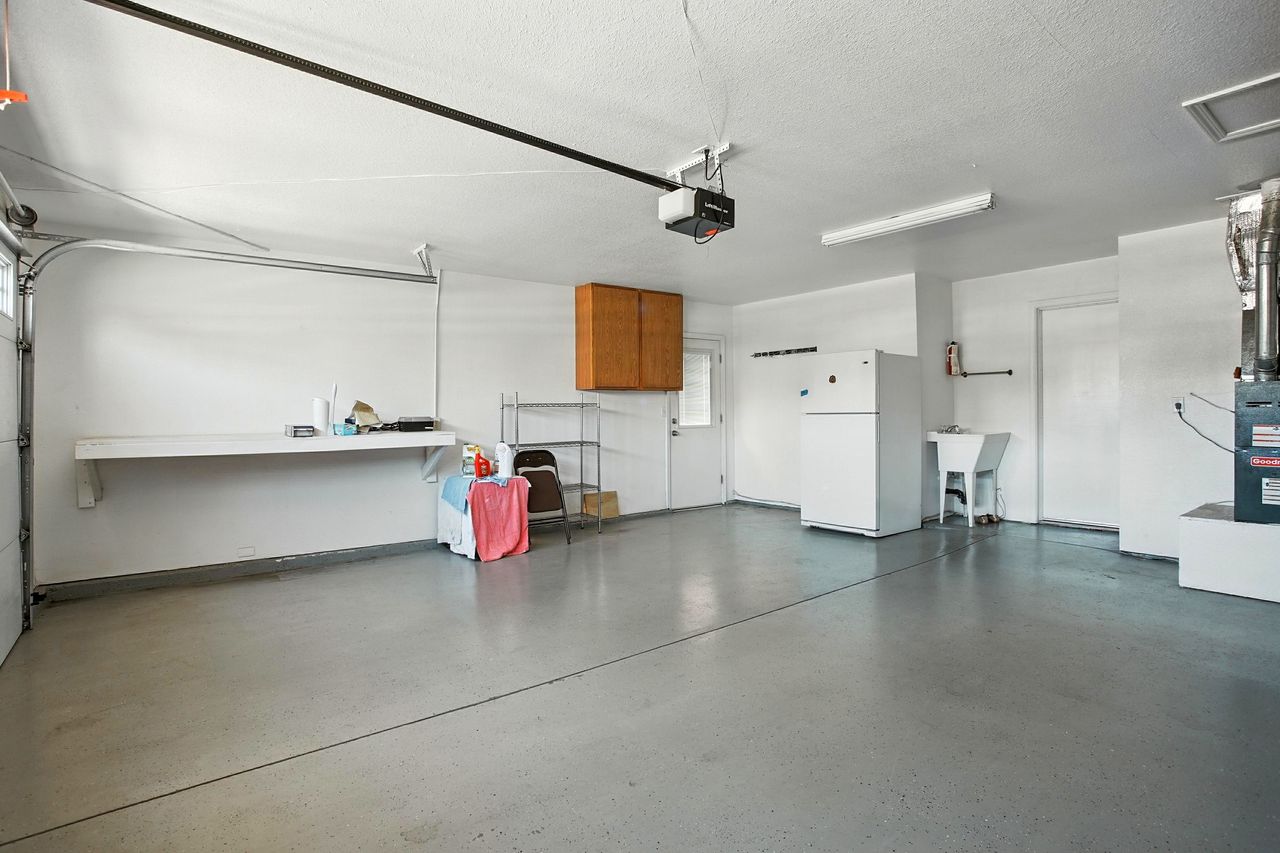 Great Custom Home in Galt! 