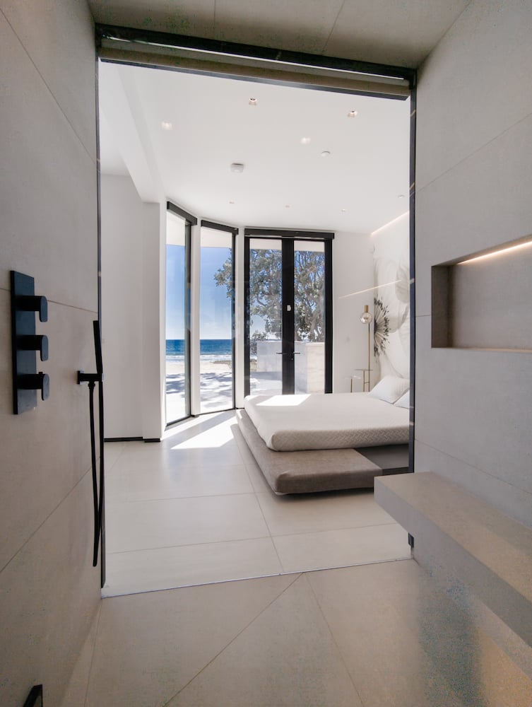 31100 Broad Beach Rd