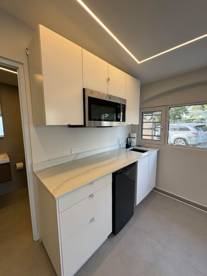 Beach House Apt 4 • 1BR + Sofa Bed • Sleeps 4 - Airbnb