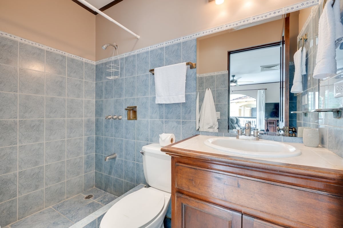 Flamingo Marina Real 11 – Move-in Ready Condo Steps from Flamingo Beach   