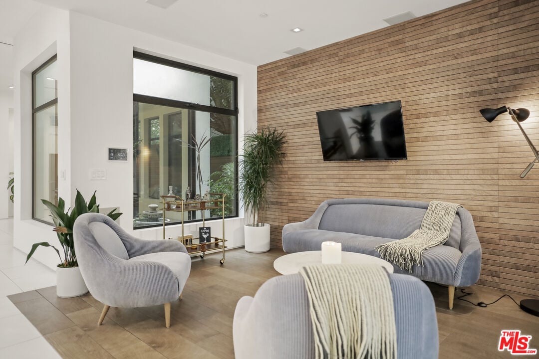 N Crescent Heights Blvd, 90046