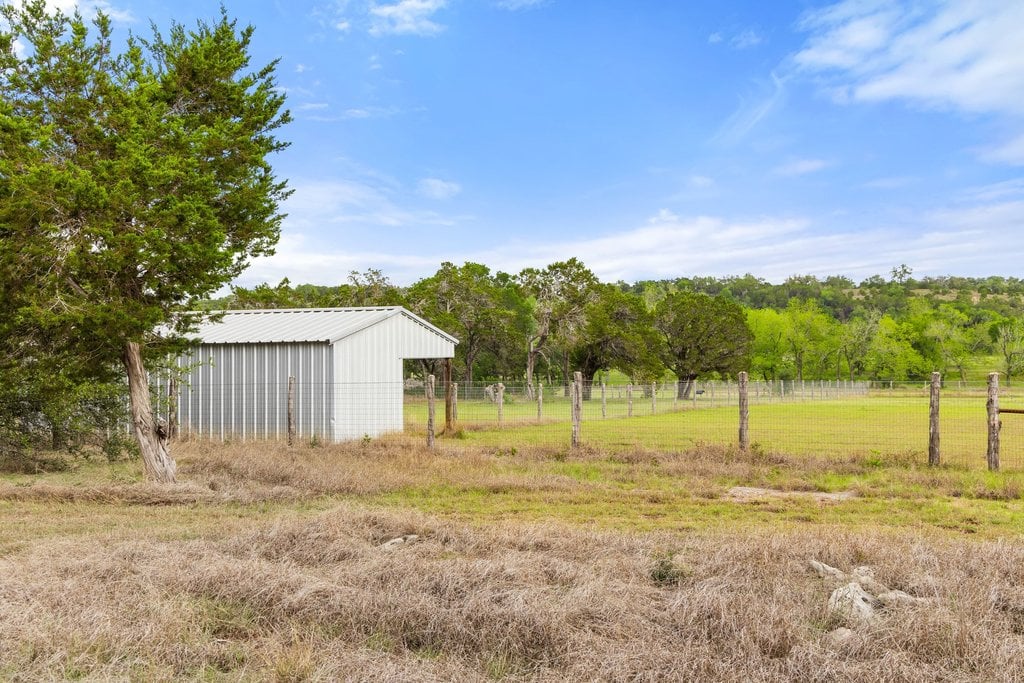 Horseman's Paradise in the heart of Dripping Springs