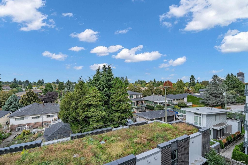 6733 Cambie St, #501
