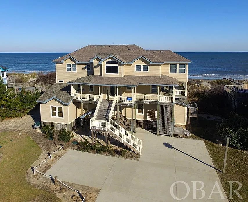 1043 Lighthouse Dr