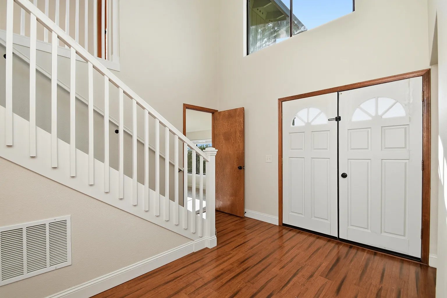 5827 La Cuesta Dr