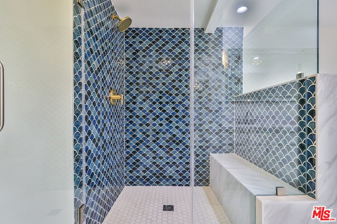 18100 Burbank Blvd Unit 19