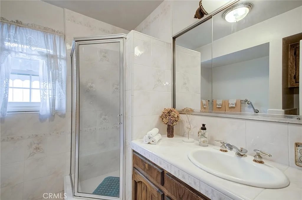 601 Los Olivos Dr