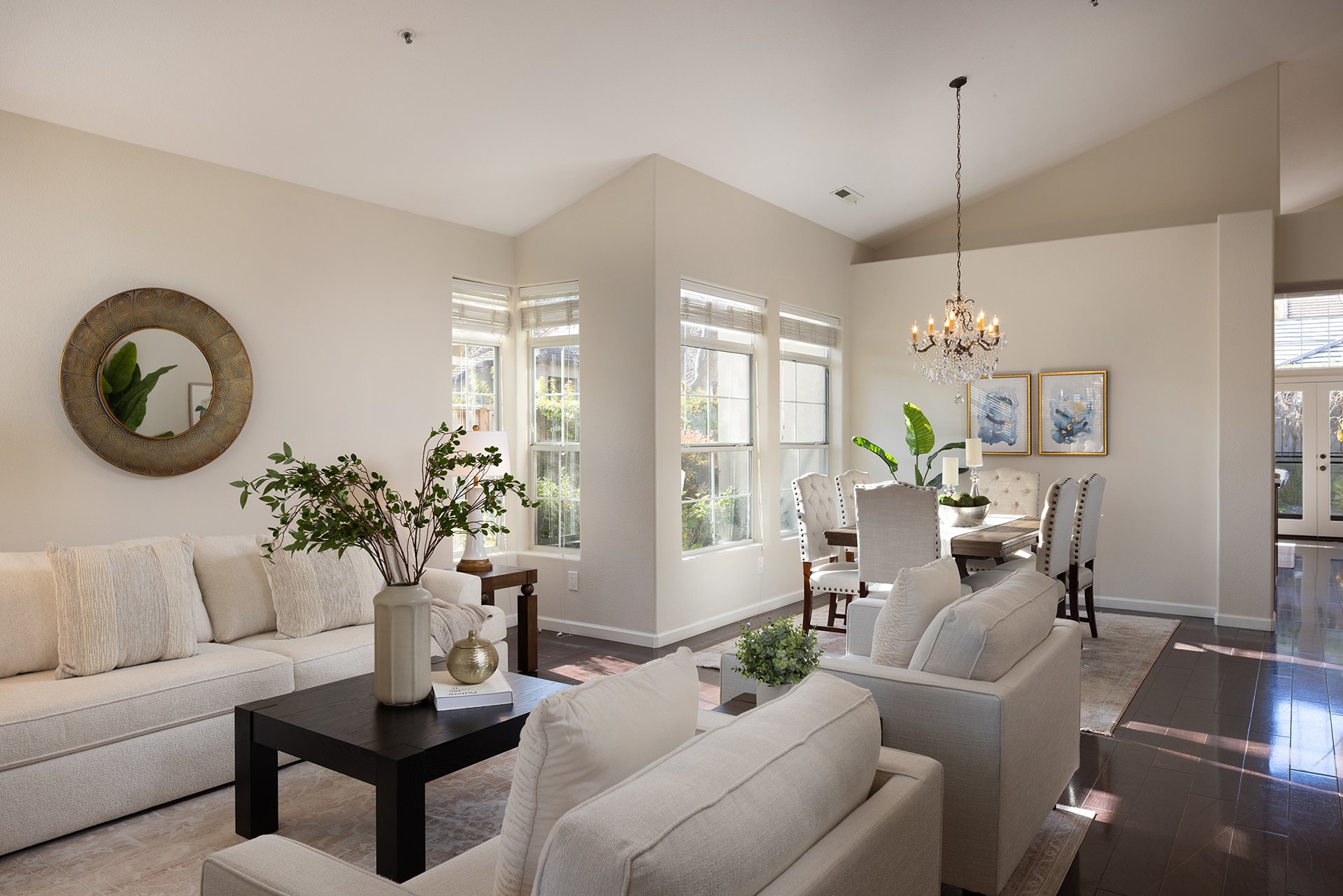 Las Palmas Living - 17776 Riverbend Road