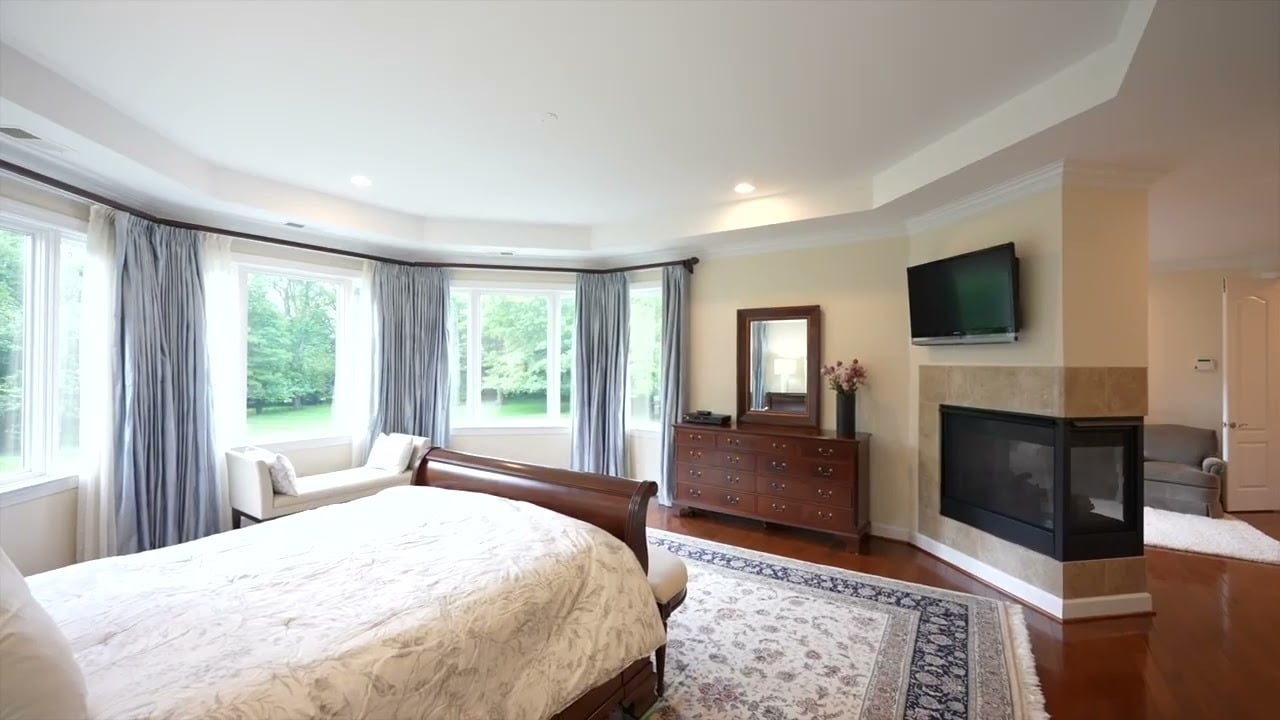 857 Nicholas Run Dr, Great Falls, VA 22066